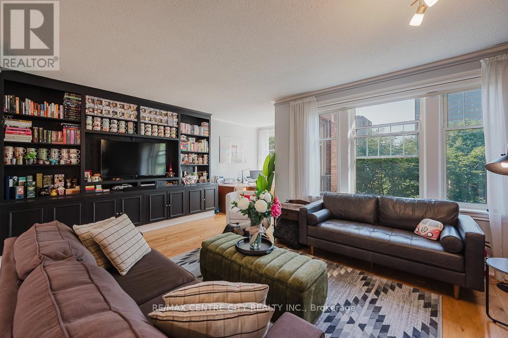 280 Queens Avenue South 401