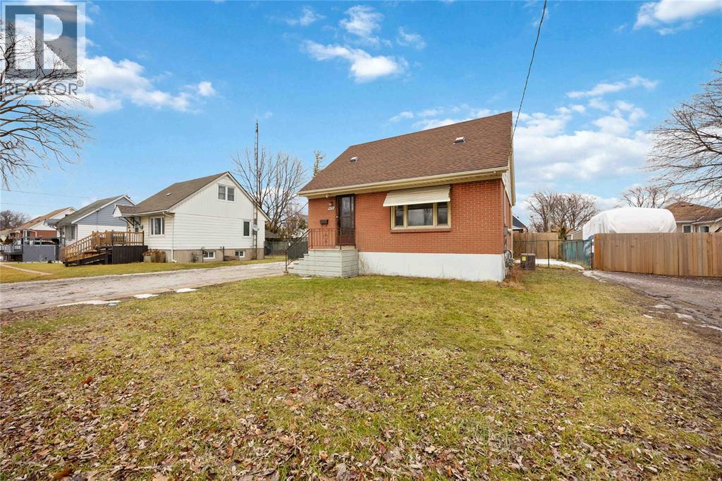 478 INDIAN ROAD North - Photo 2 of 29, Sarnia, Ontario