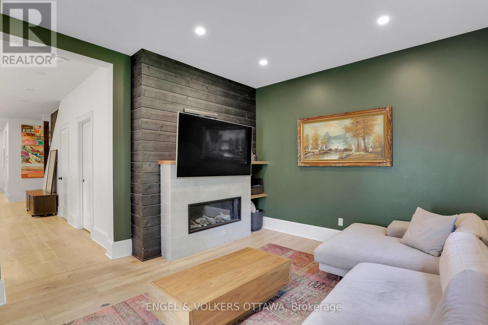 597 MACLAREN STREET - 14