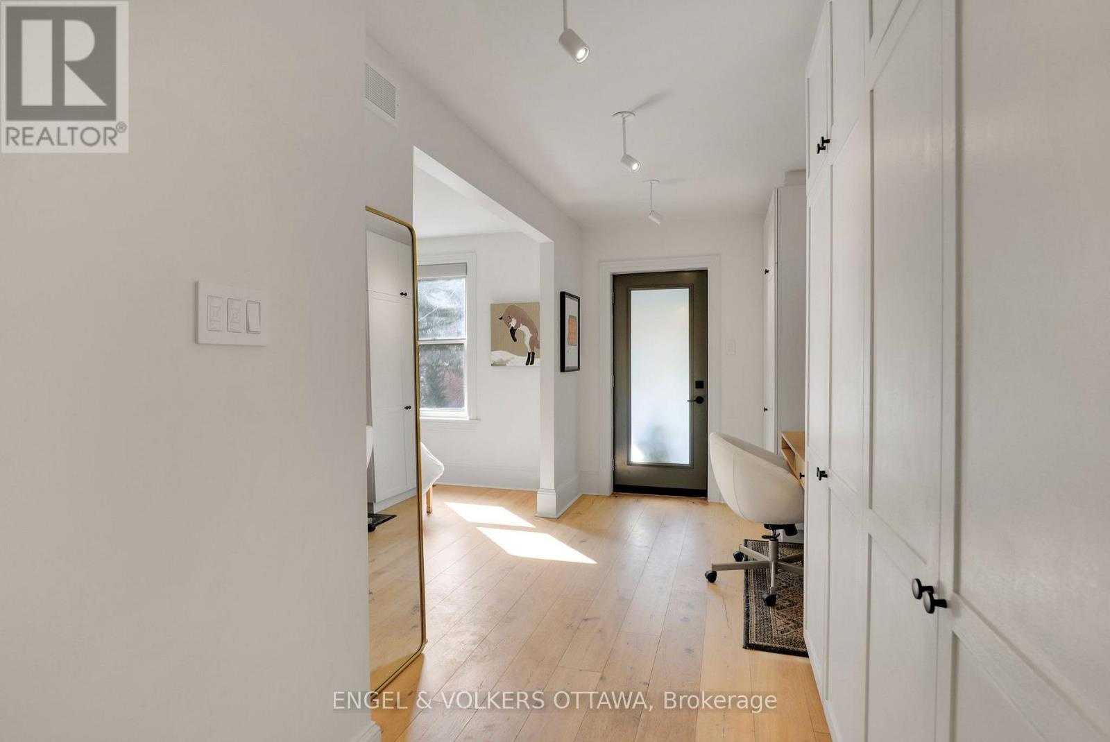 597 MACLAREN STREET - 17