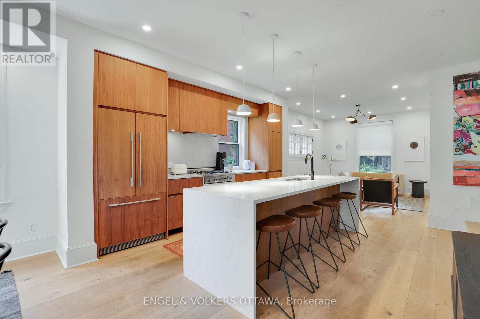 597 MACLAREN STREET - 8