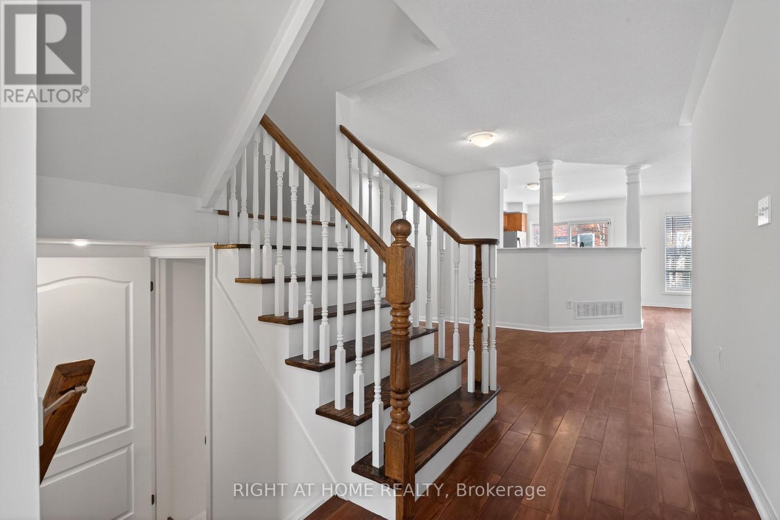 4063 DONNIC DRIVE - Photo 5 of 28, Burlington (Alton), Ontario