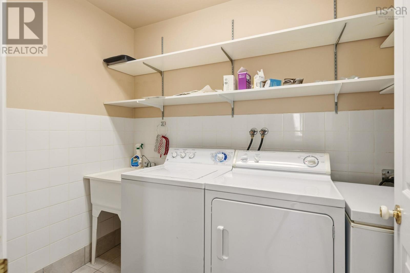 Property 24 of 31 of 1 Lanshaw Close