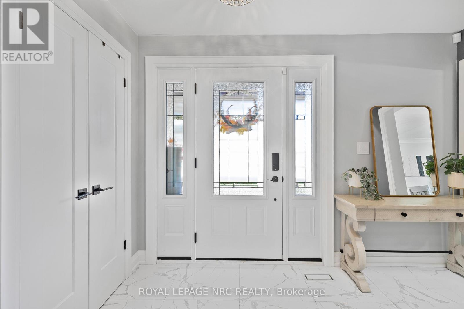 94 DORCHESTER DRIVE - Photo 3 of 44, Grimsby (Grimsby East), Ontario