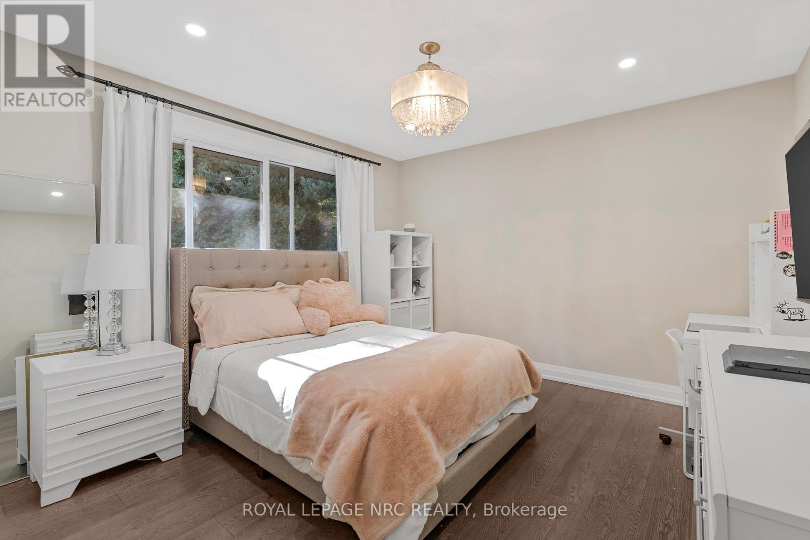 94 DORCHESTER DRIVE - 32