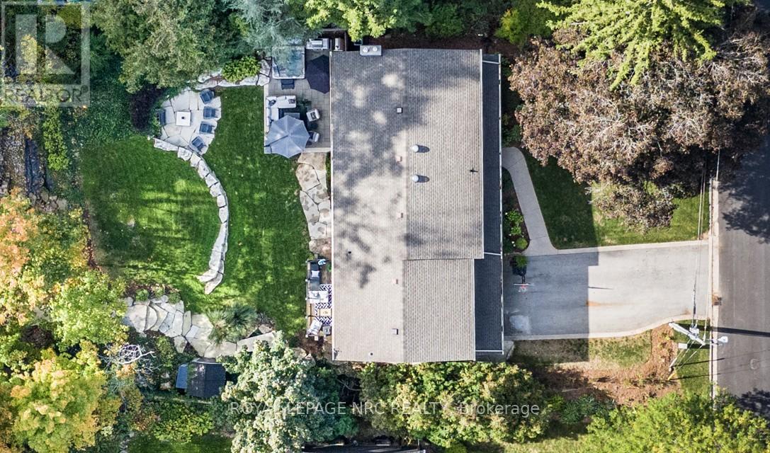 94 DORCHESTER DRIVE - 44