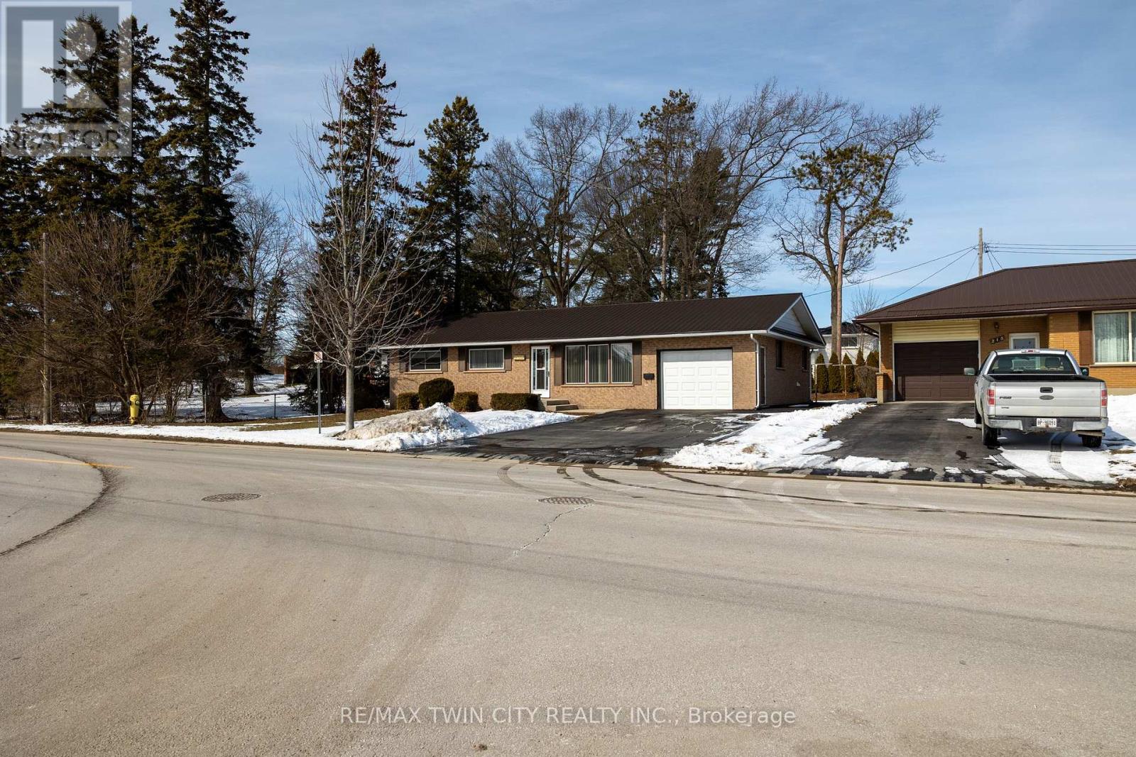 209 ARGYLE AVENUE - Photo 2 of 23, Norfolk (Delhi), Ontario