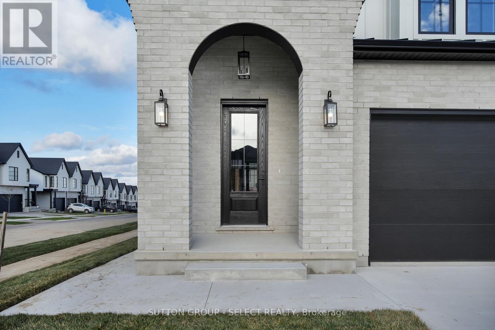 16 PURPLE BEECH STREET - 7