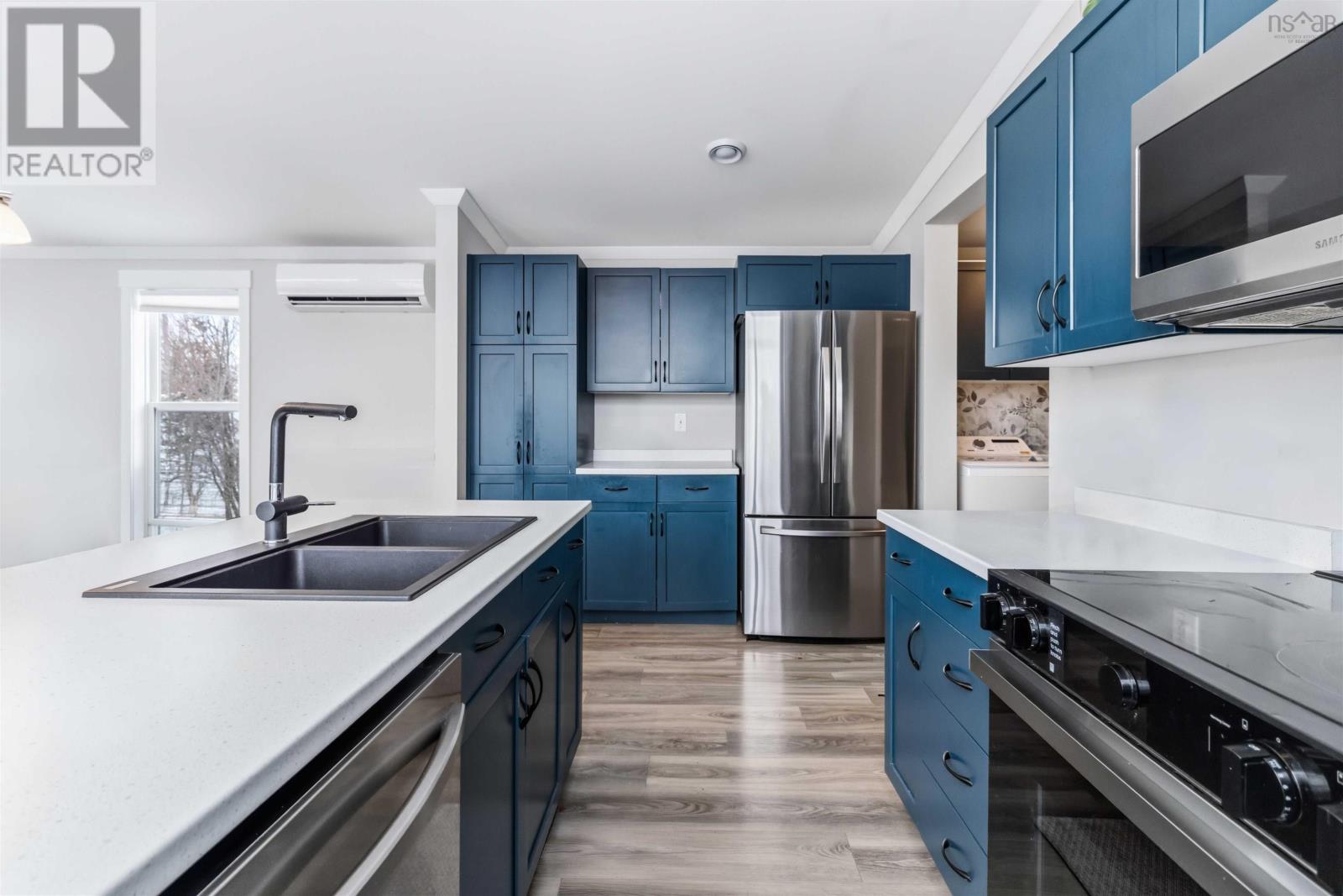 Property 10 of 38 of 33 Jet Court