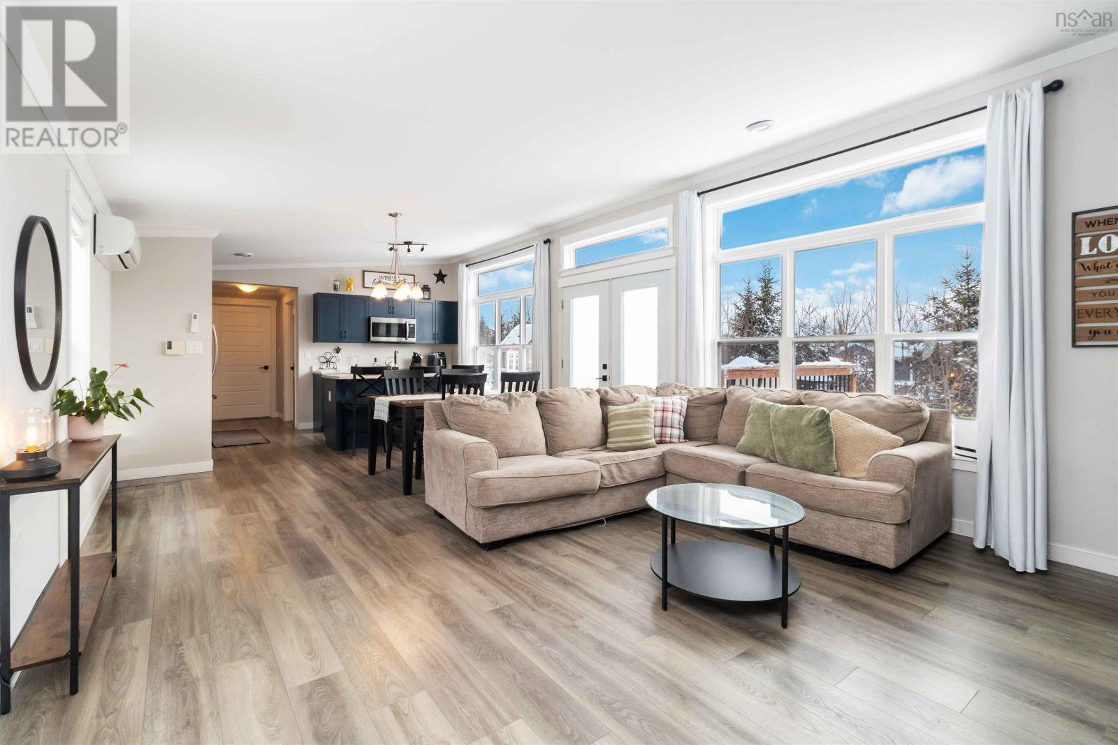 Property 17 of 38 of 33 Jet Court