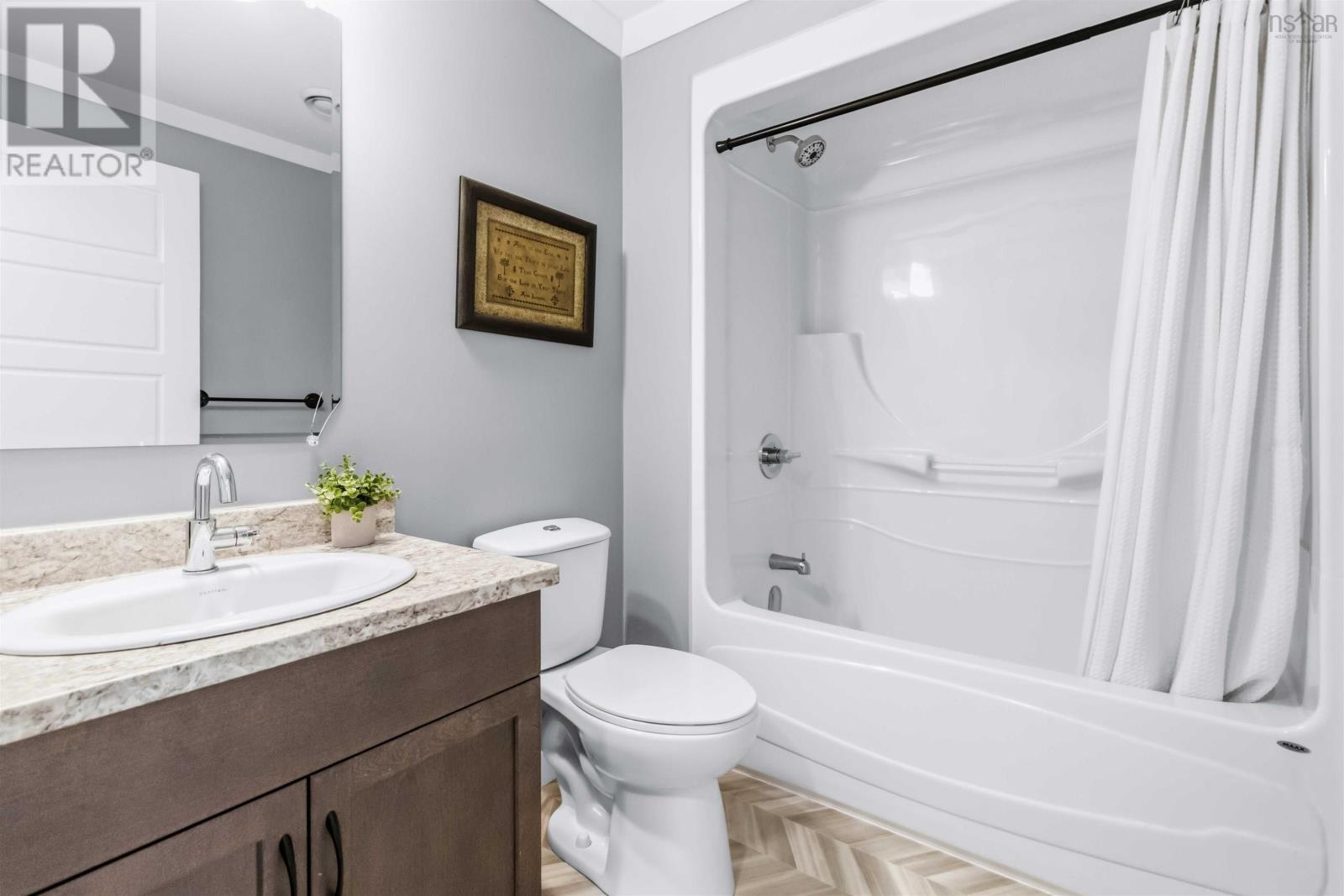 Property 23 of 38 of 33 Jet Court