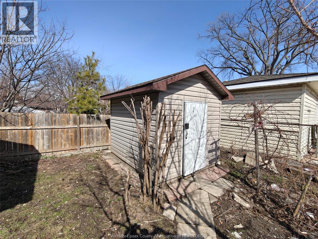 920 LILLIAN - Photo 5 of 28, Windsor, Ontario