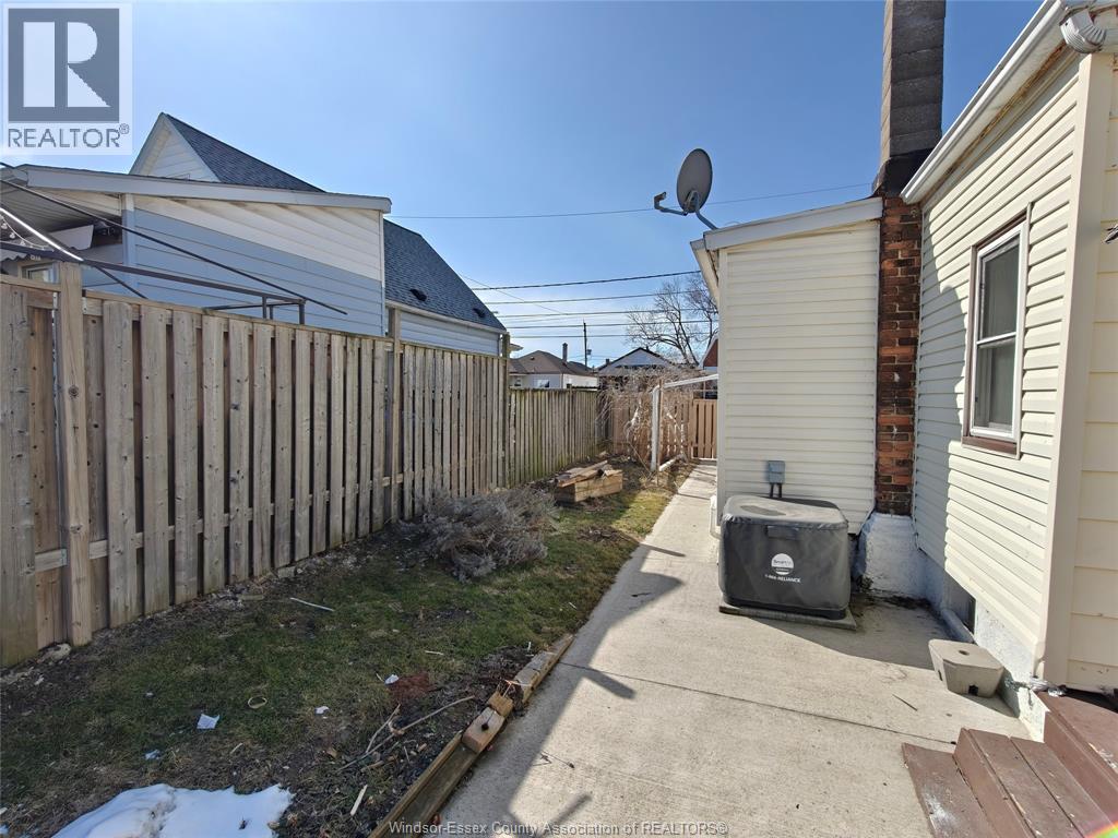 920 LILLIAN - Photo 4 of 28, Windsor, Ontario