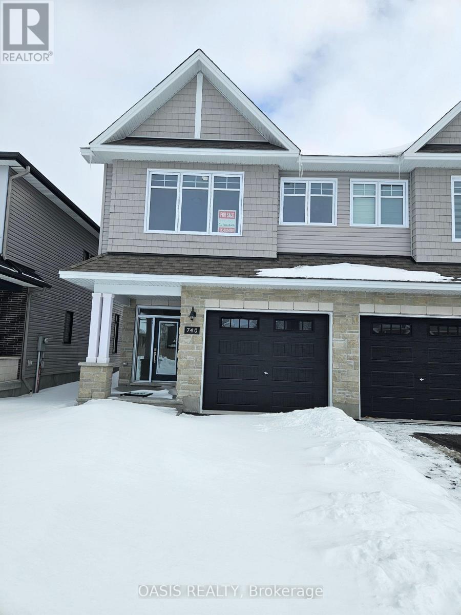 Family oriented semi with 4 bedrooms (up)