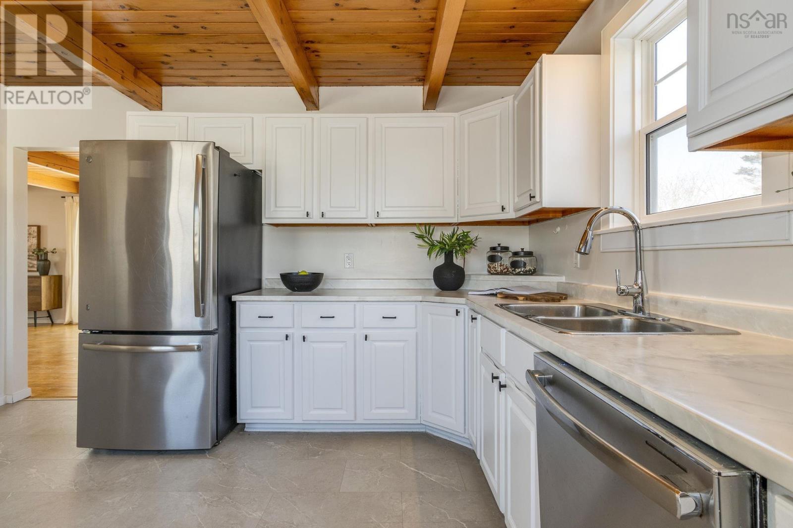 Property 11 of 49 of 49/51 Ascot Way