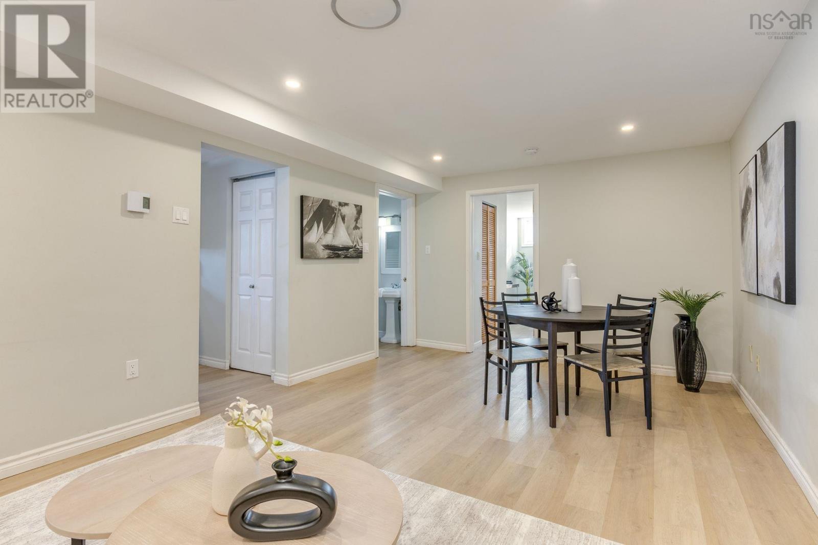 Property 33 of 49 of 49/51 Ascot Way