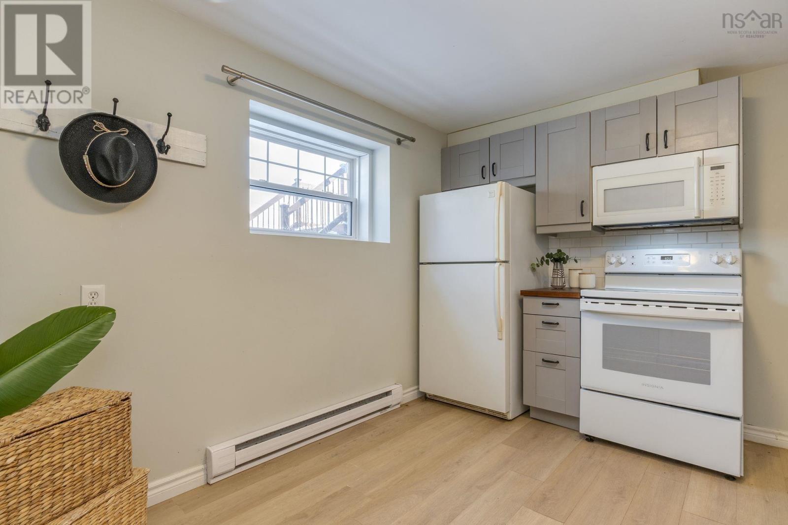 Property 36 of 49 of 49/51 Ascot Way