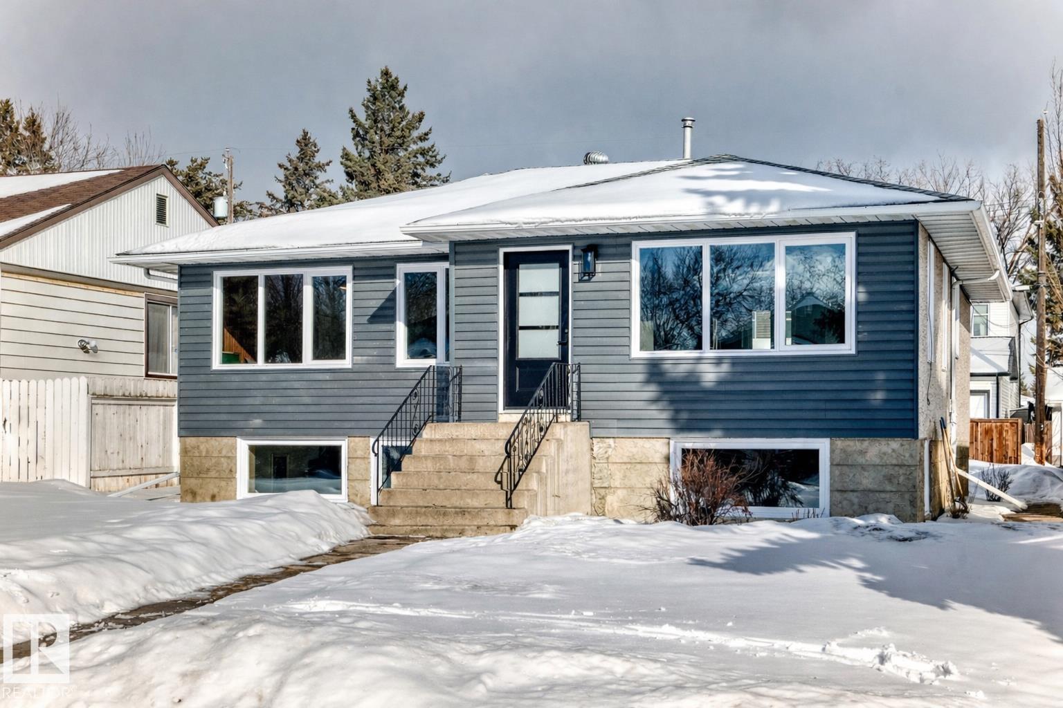 8712 89 AV NW - Photo 2 of 35, Edmonton, Alberta