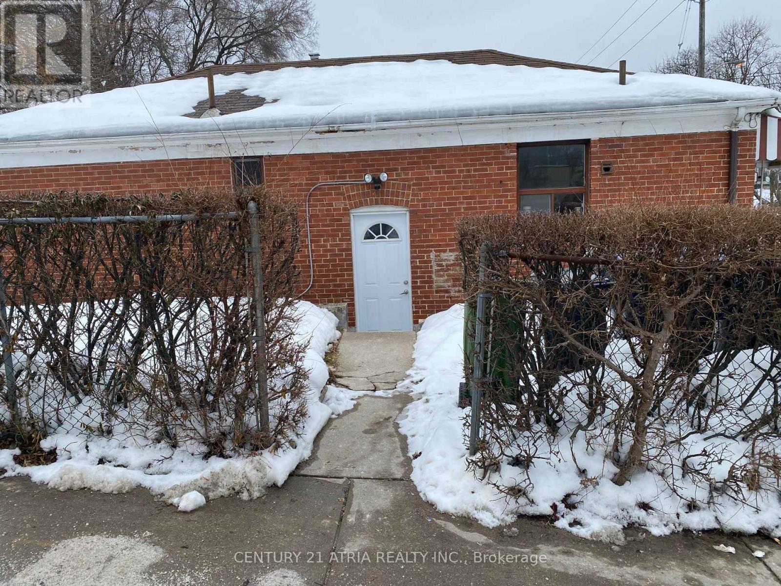 32 HILLARY AVENUE - Photo 2 of 8, Toronto (Keelesdale-Eglinton West), Ontario