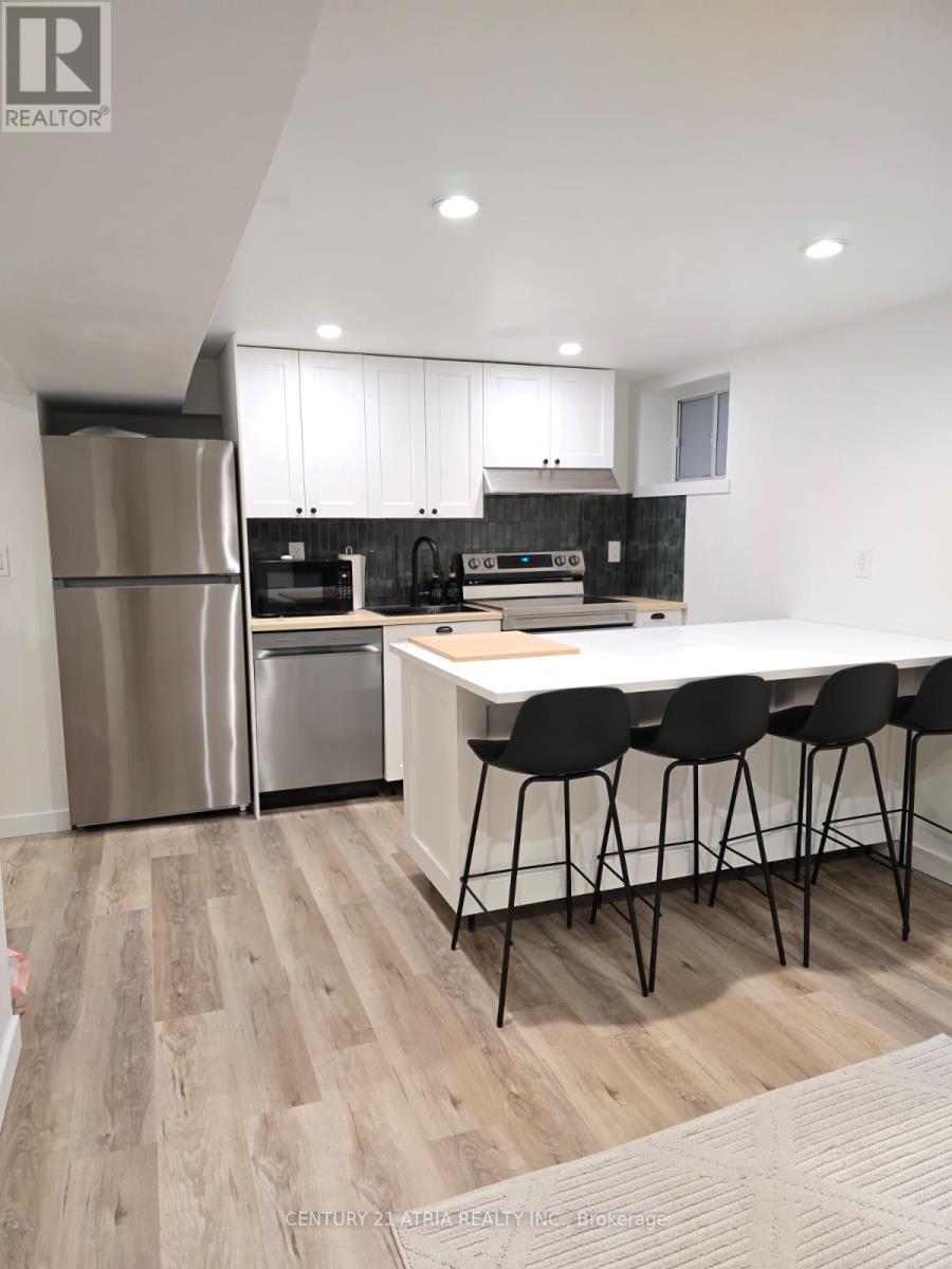 32 HILLARY AVENUE - Photo 3 of 8, Toronto (Keelesdale-Eglinton West), Ontario