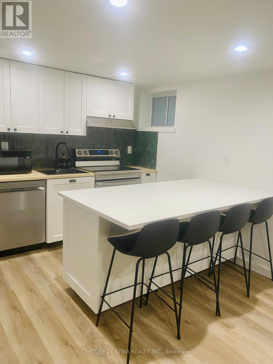 32 HILLARY AVENUE - Photo 4 of 8, Toronto (Keelesdale-Eglinton West), Ontario