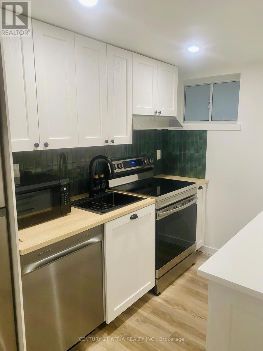 32 HILLARY AVENUE - Photo 5 of 8, Toronto (Keelesdale-Eglinton West), Ontario