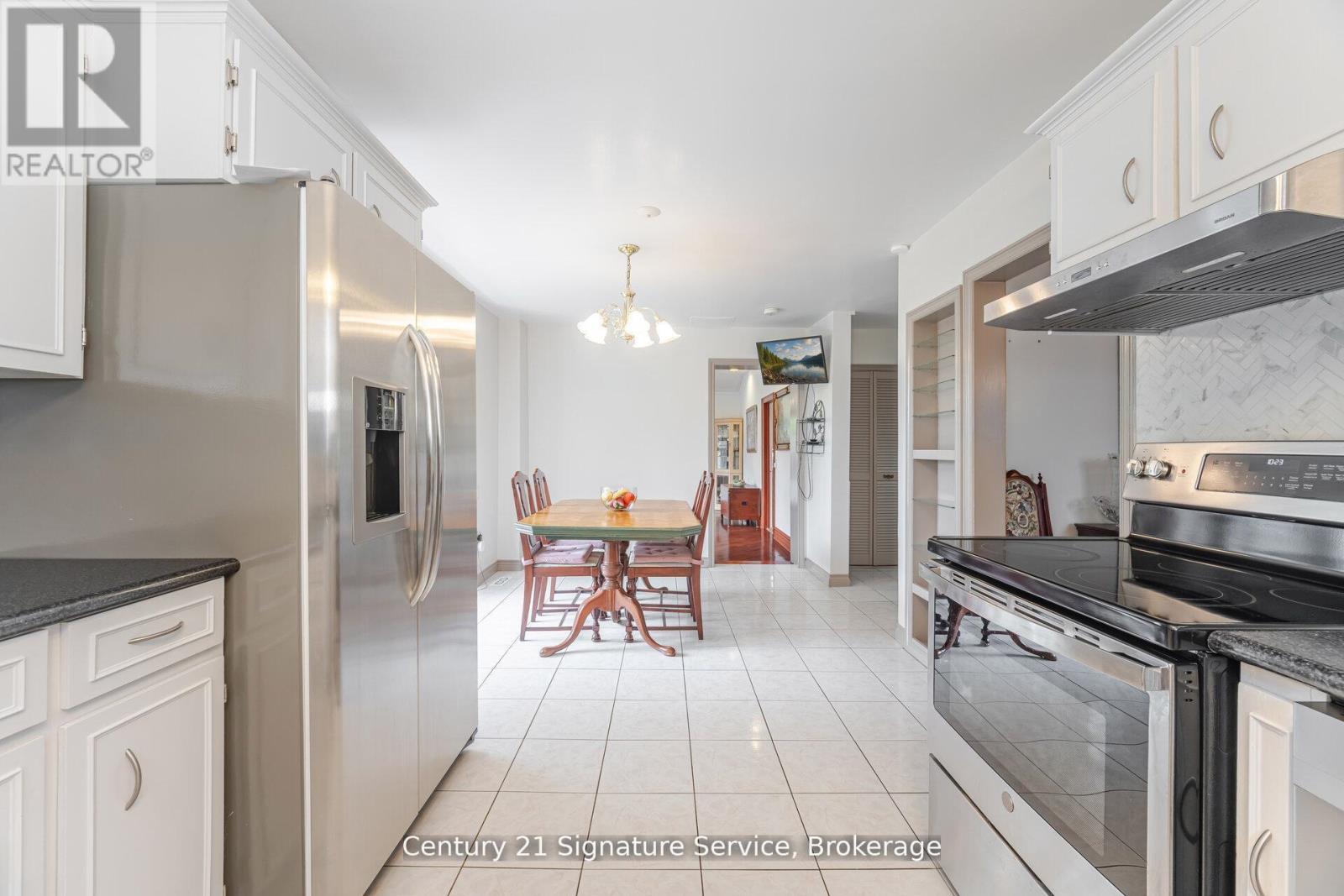 512 SELSEY DRIVE - 19