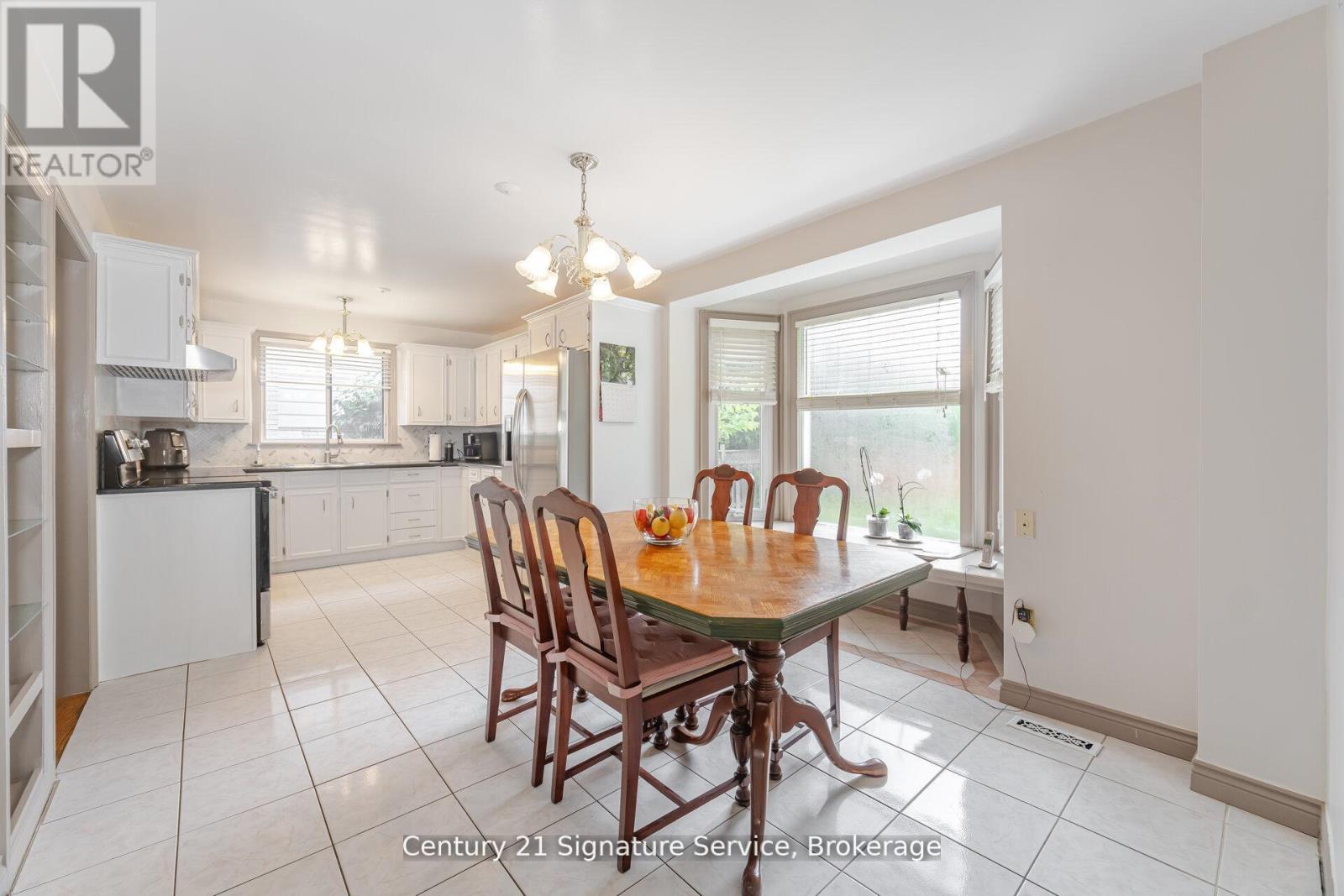 512 SELSEY DRIVE - 22