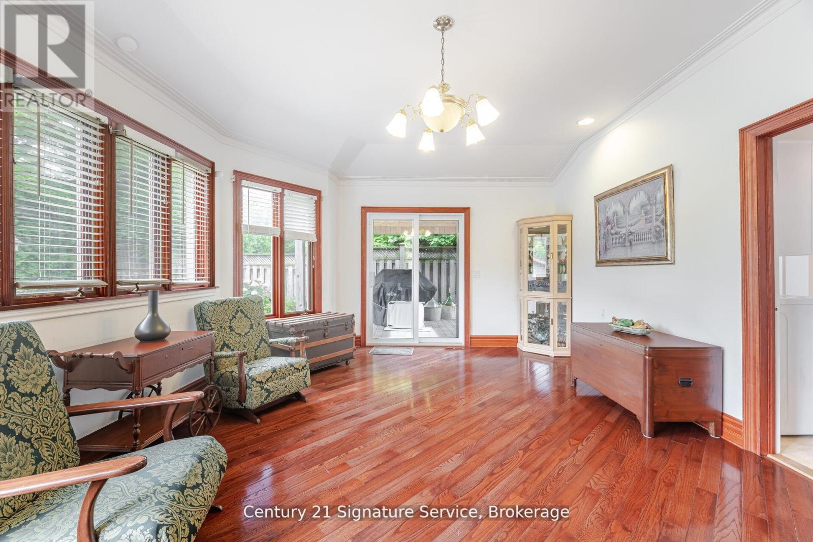 512 SELSEY DRIVE - 24