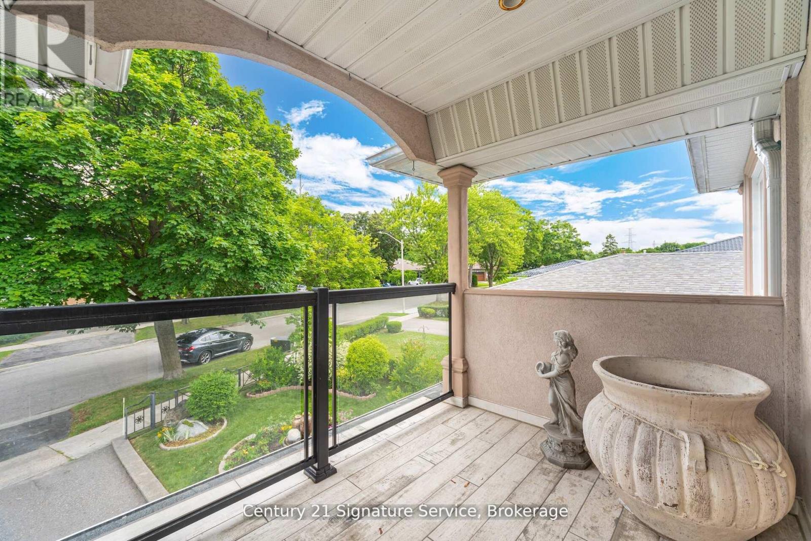 512 SELSEY DRIVE - 40