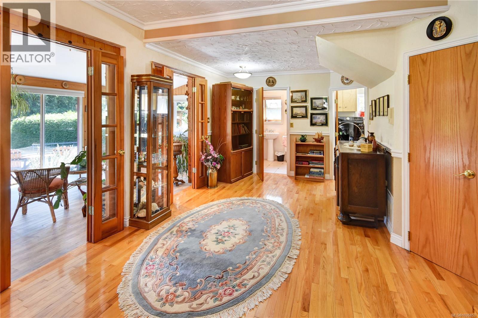 697 CRESTWOOD RD - 20