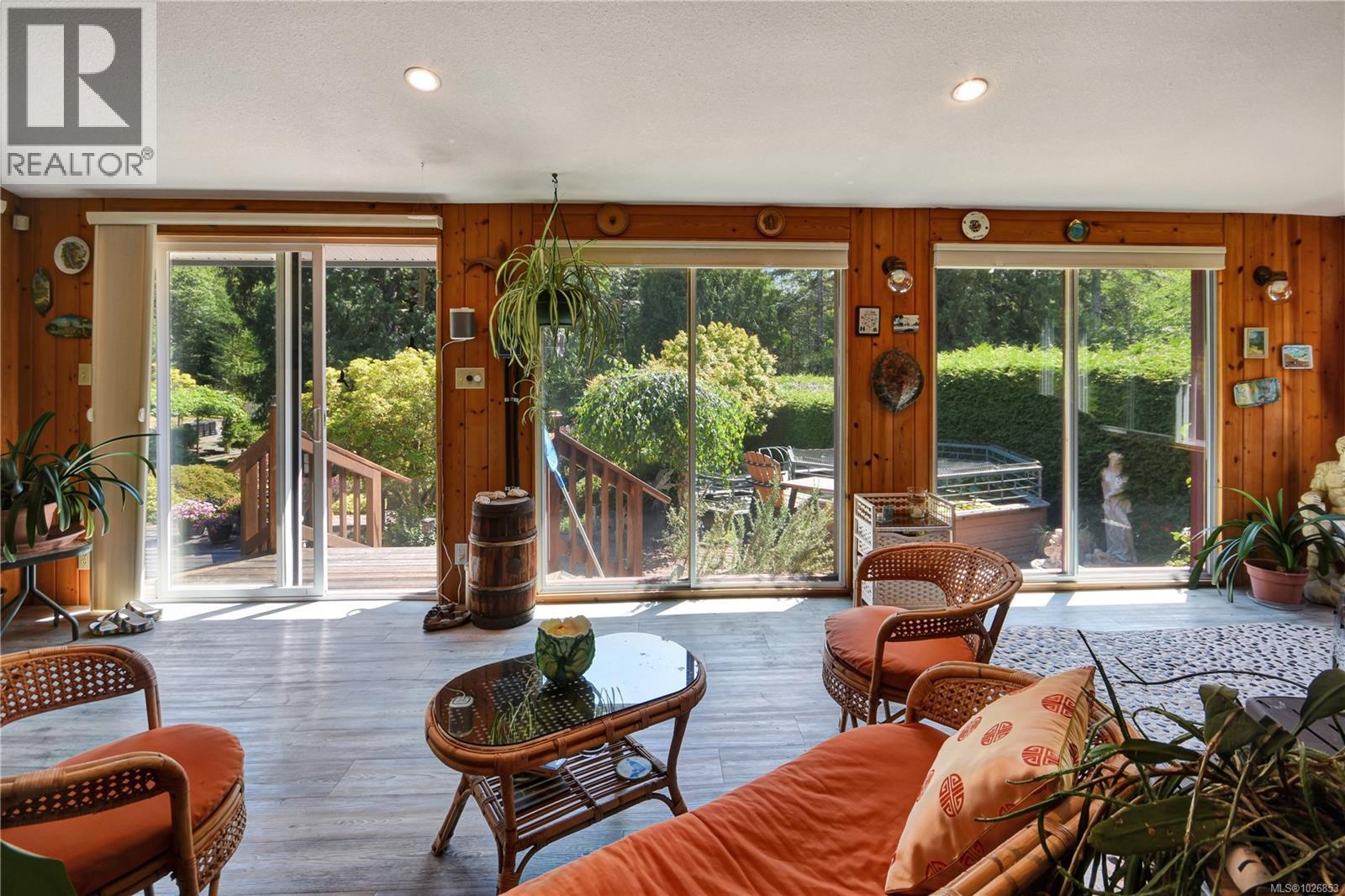 697 CRESTWOOD RD - 24