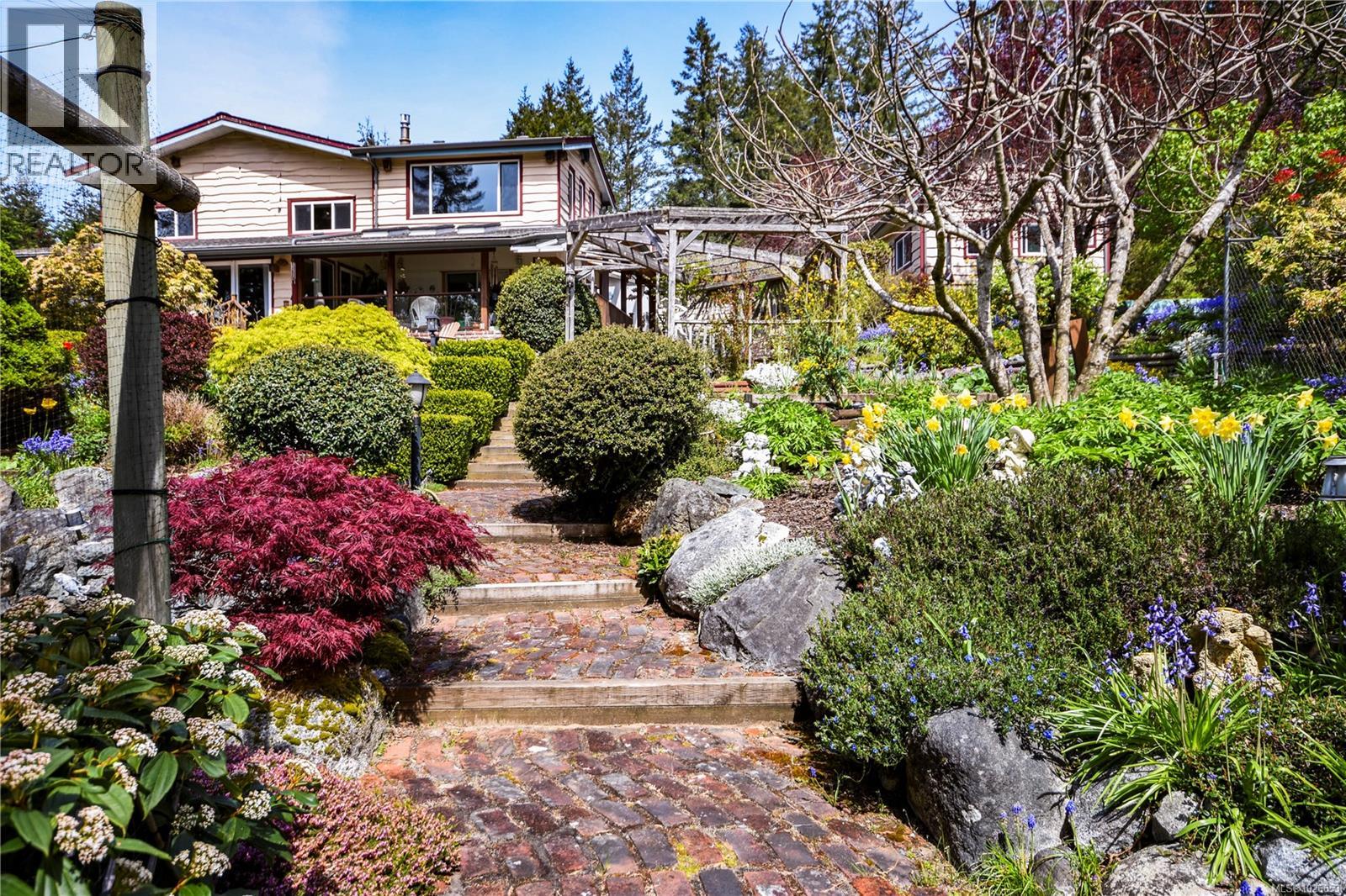 697 Crestwood Rd - Photo 3 of 51, Gabriola Island, British Columbia