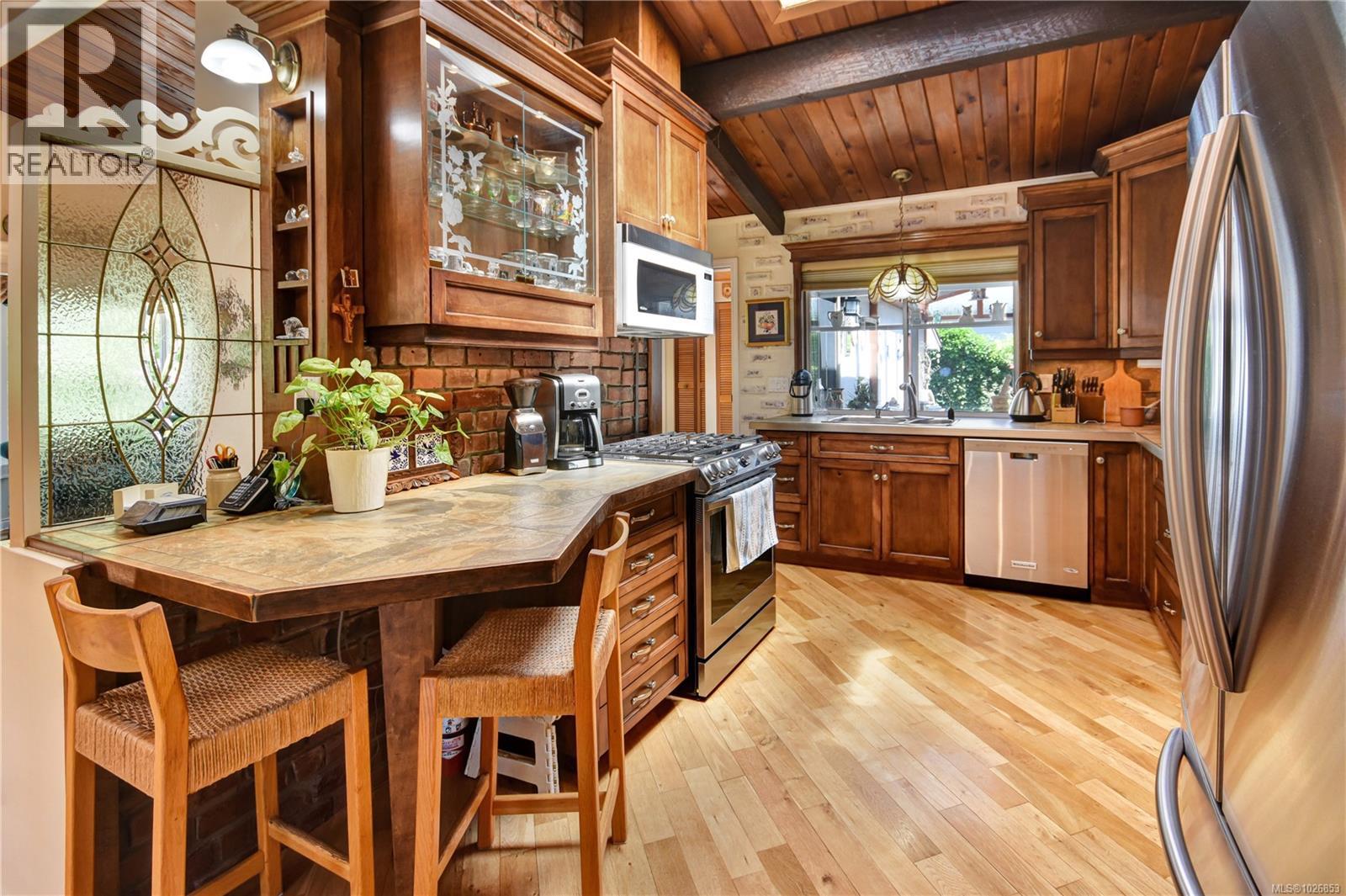 697 CRESTWOOD RD - 9