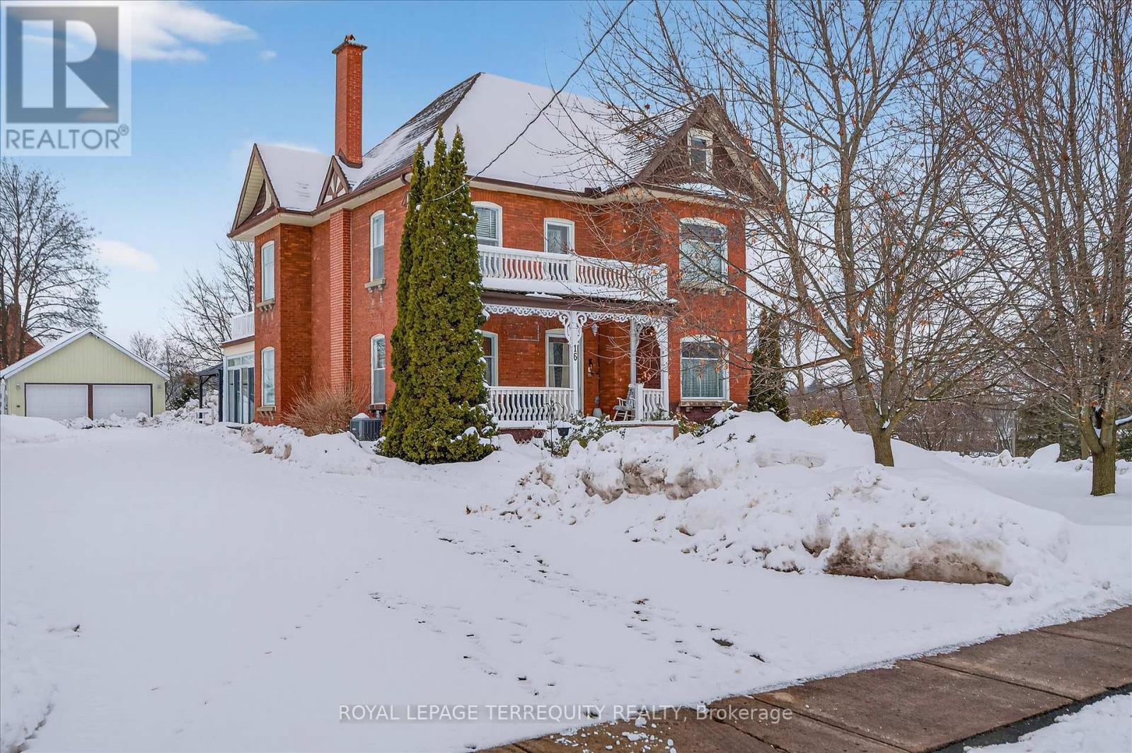 16 Booth Street South