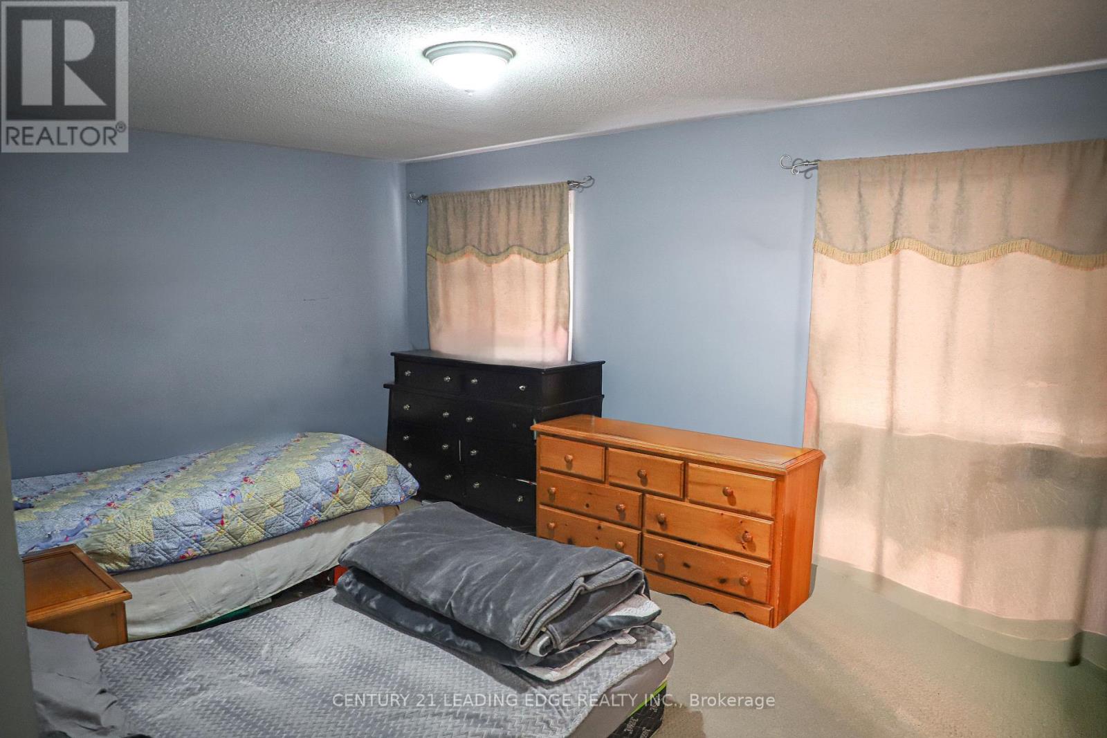 6 GAMBLE DRIVE - 21
