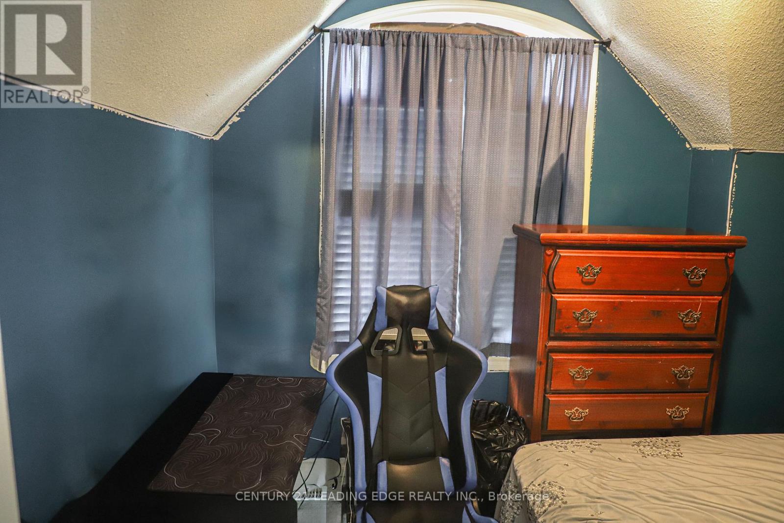 6 GAMBLE DRIVE - 26