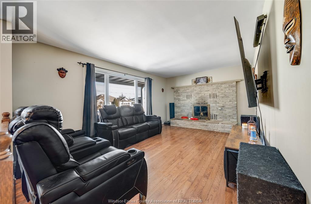 9 MCKEE - Photo 4 of 28, Wallaceburg, Ontario