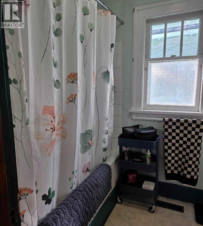 
          327 3 Avenue Northeast
            <br/>
            <span>Calgary</span>
            , 
            <span>AB</span>
             <span>R2E0H5</span>
         - Photo 18