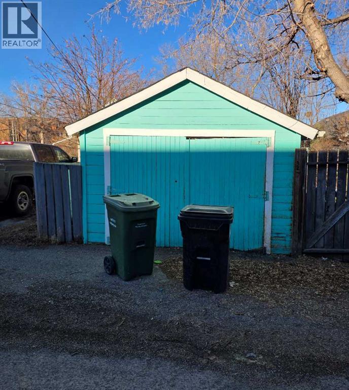 
          327 3 Avenue Northeast
            <br/>
            <span>Calgary</span>
            , 
            <span>AB</span>
             <span>R2E0H5</span>
         - Photo 25