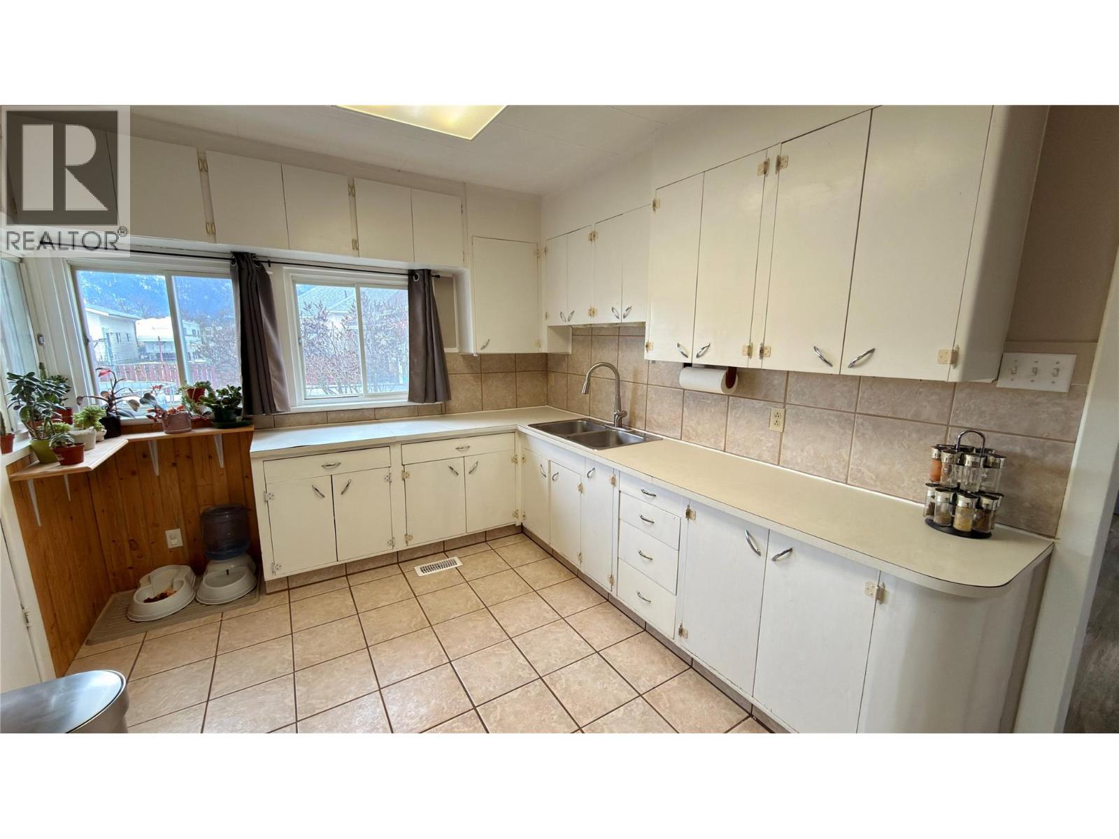 7148 18th Street, Grand Forks