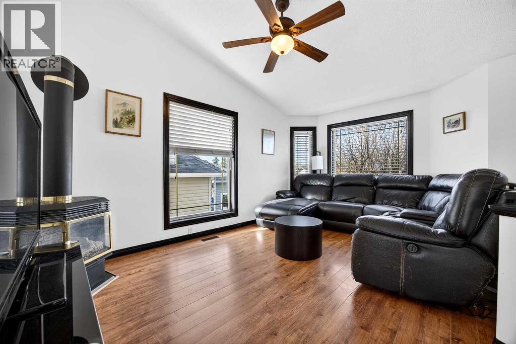 1503 Thorburn Drive SE - Photo 4 of 32, Airdrie, Alberta