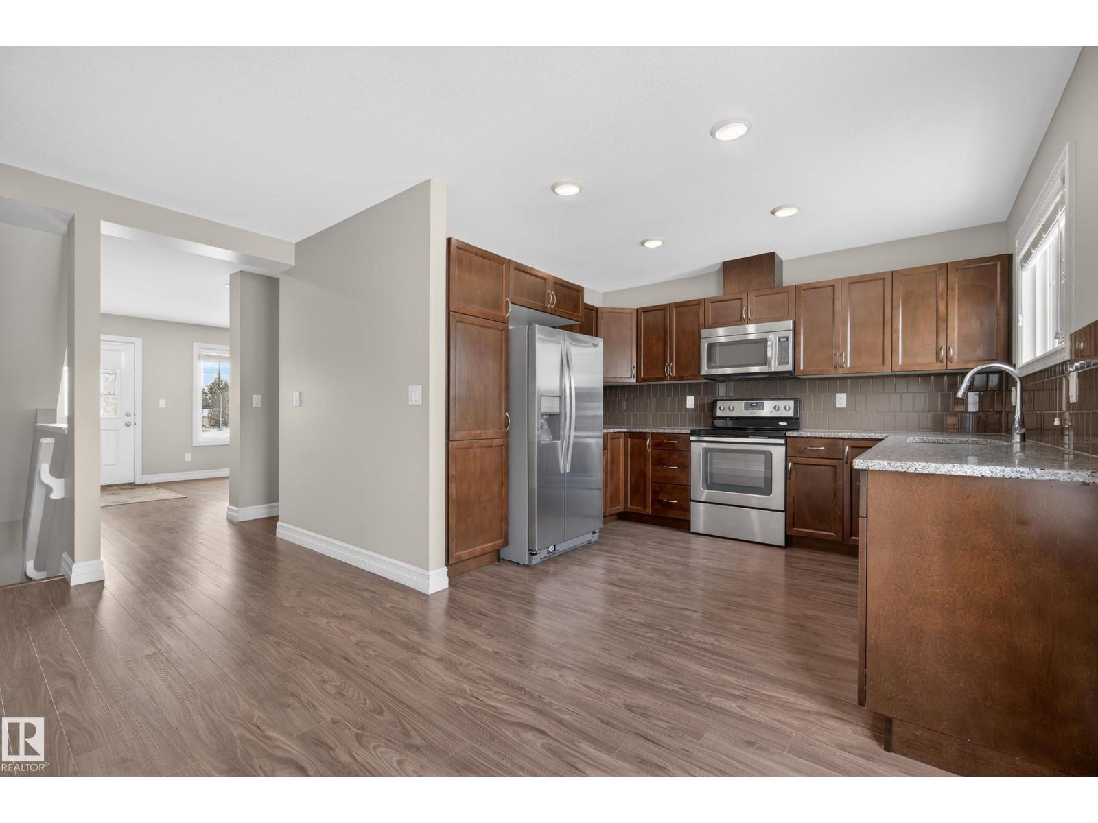 #5 1508 105 ST NW - 11
