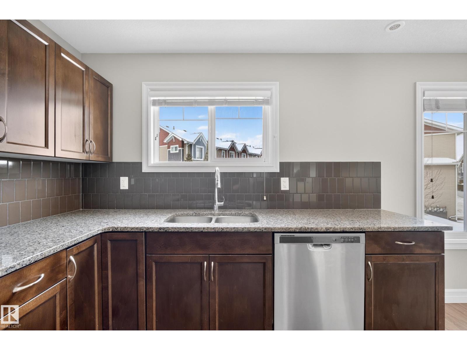 #5 1508 105 ST NW - 15