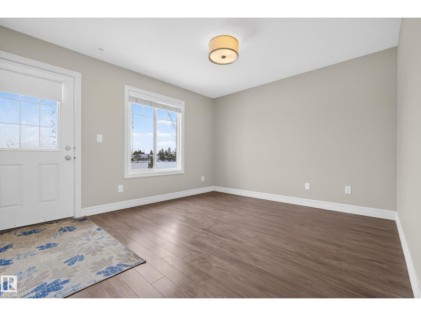 #5 1508 105 ST NW - 8