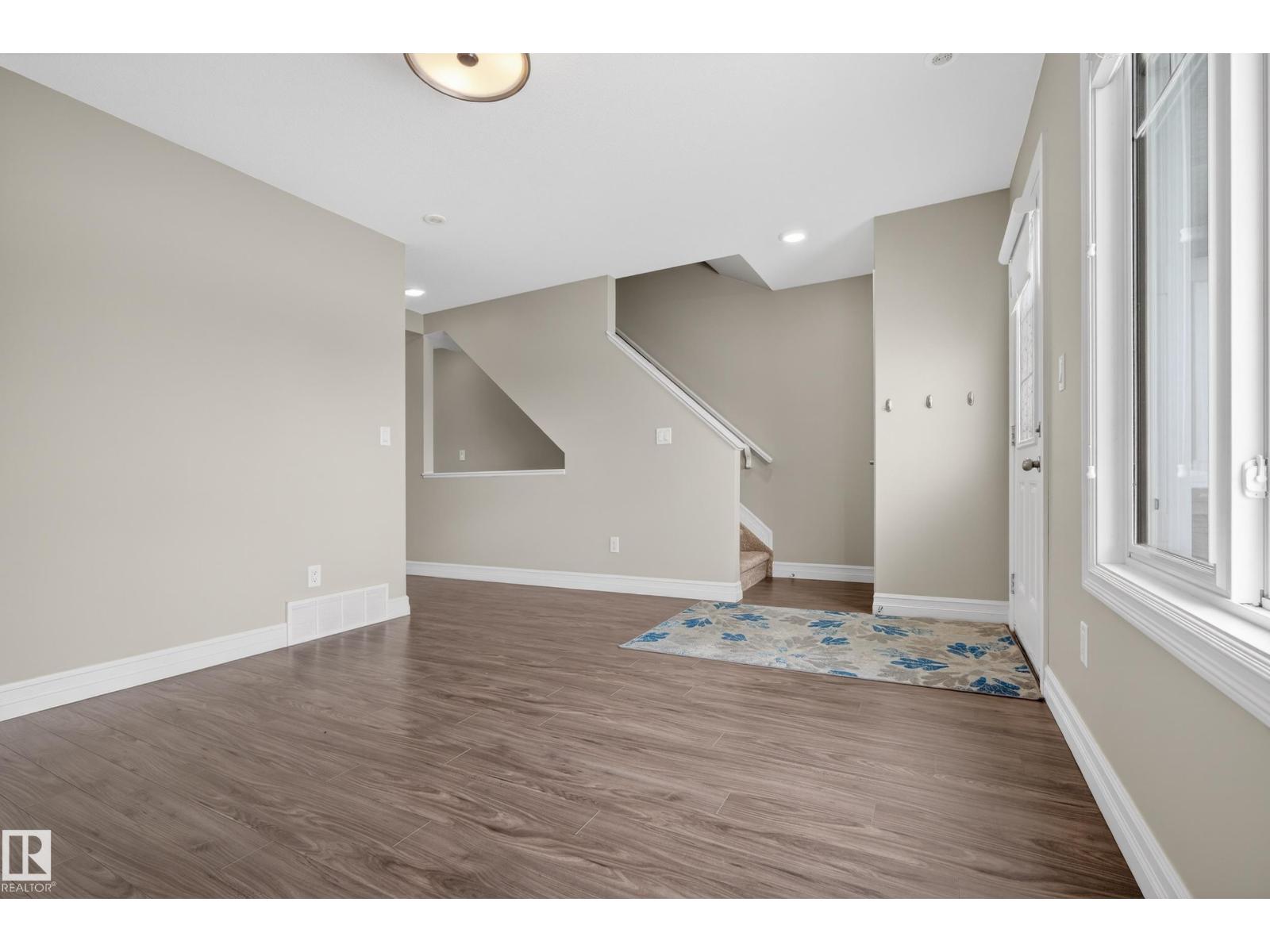 #5 1508 105 ST NW - 9