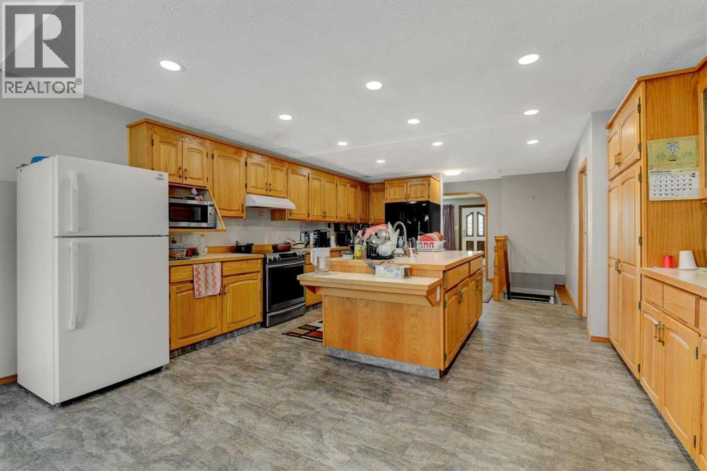 5204 48 Street - Photo 3 of 32, Valleyview, Alberta