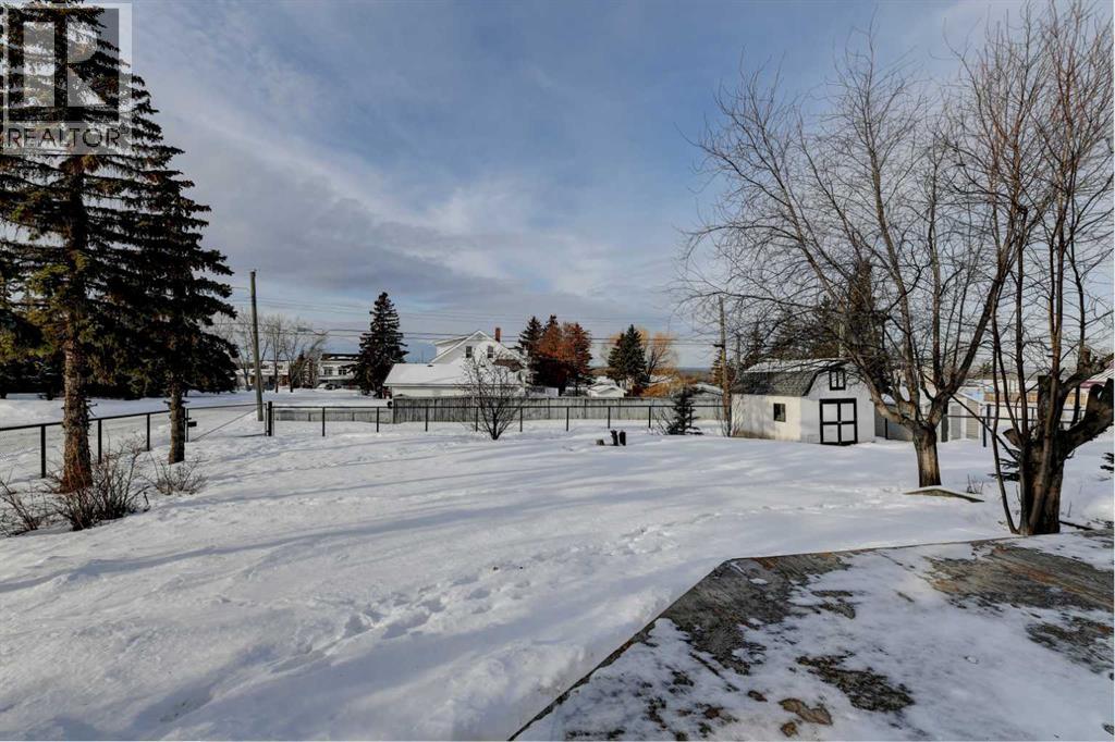 5204 48 Street - Photo 2 of 32, Valleyview, Alberta