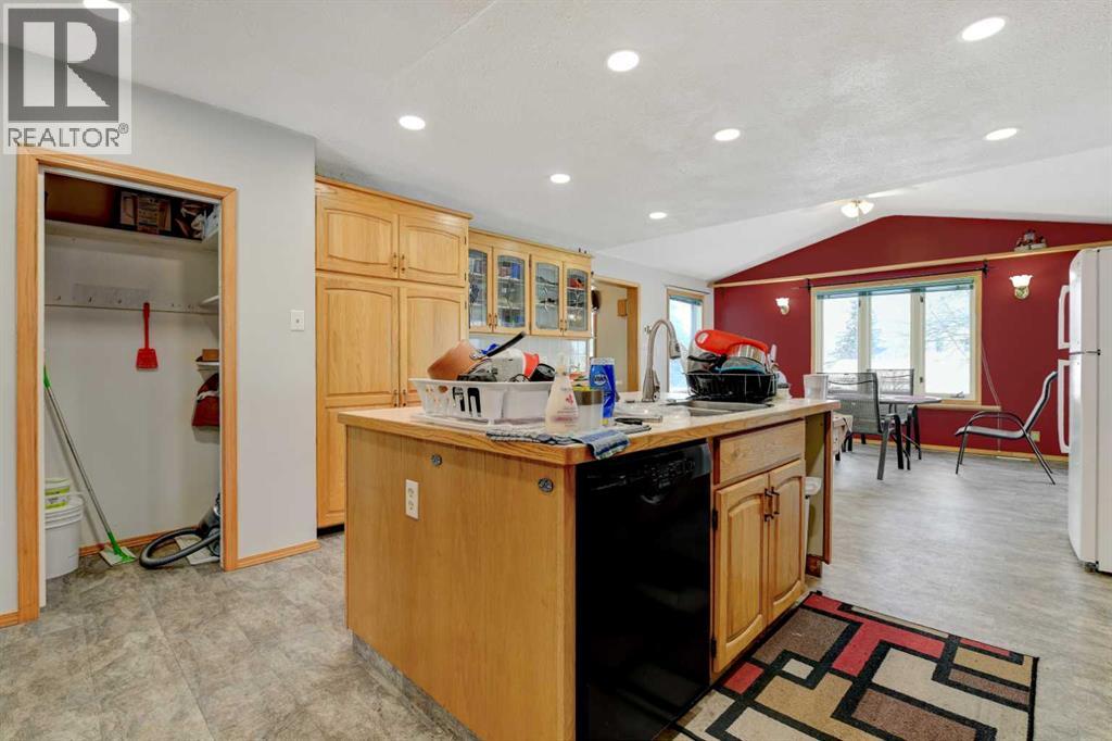 5204 48 Street - Photo 4 of 32, Valleyview, Alberta