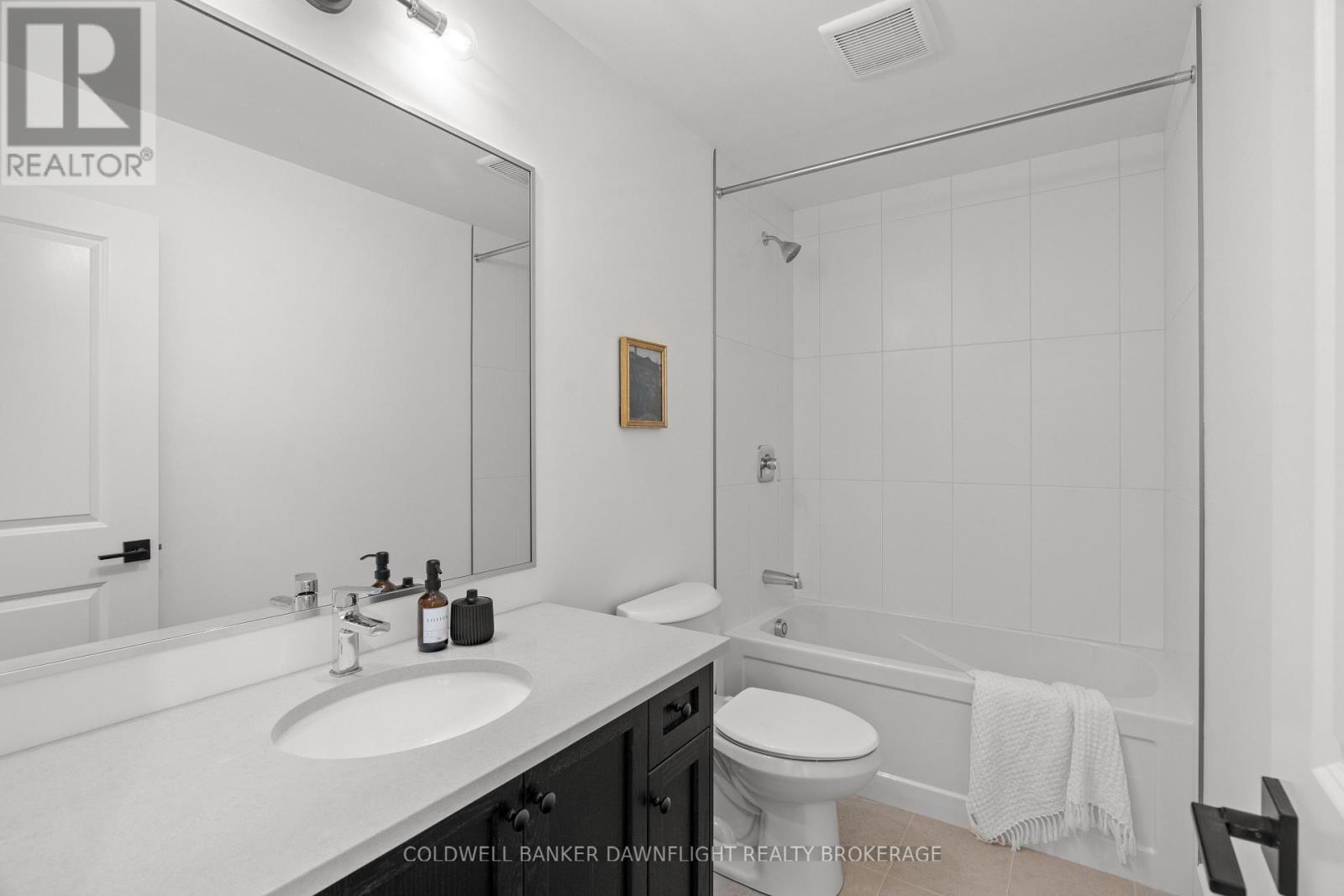 #17 147 SCOTTS DRIVE - 27